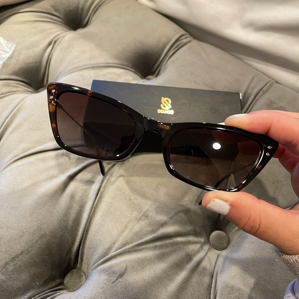 SOJOS Women's Cat Eye Sunglasses in Tortoiseshell Brown - Picture 3 of 5